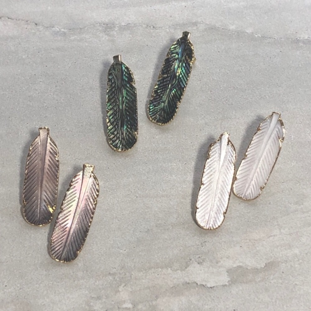 ❗️LAST❗️Carved Shell Feather Earrings - Picture 2 of 6